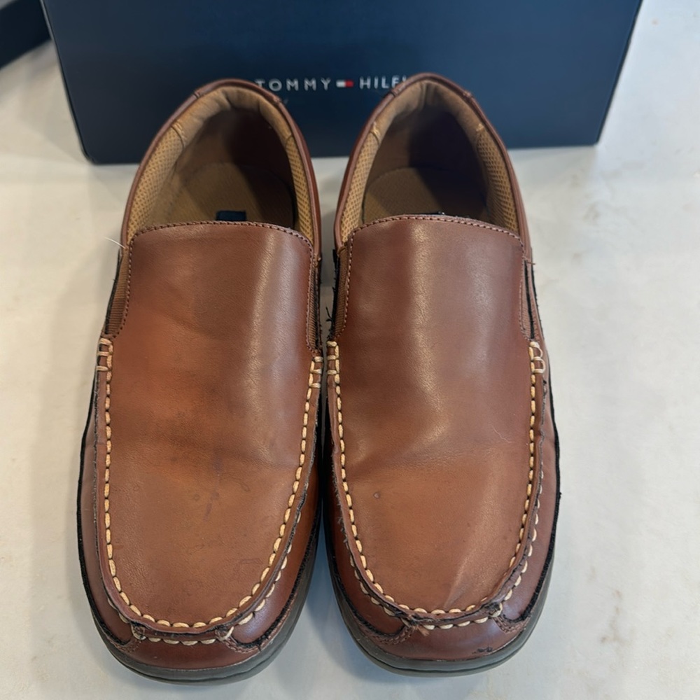 Tommy Hilfiger 8.5 men’s shoes - only worn a few times - in great condition!